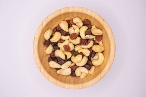 Sweet & raw snack - Contine: Stafide brune, caju. Mix realizat după o rețetă echilibrată, recomandată de dr. Luiza Pîrvu, medic specialist